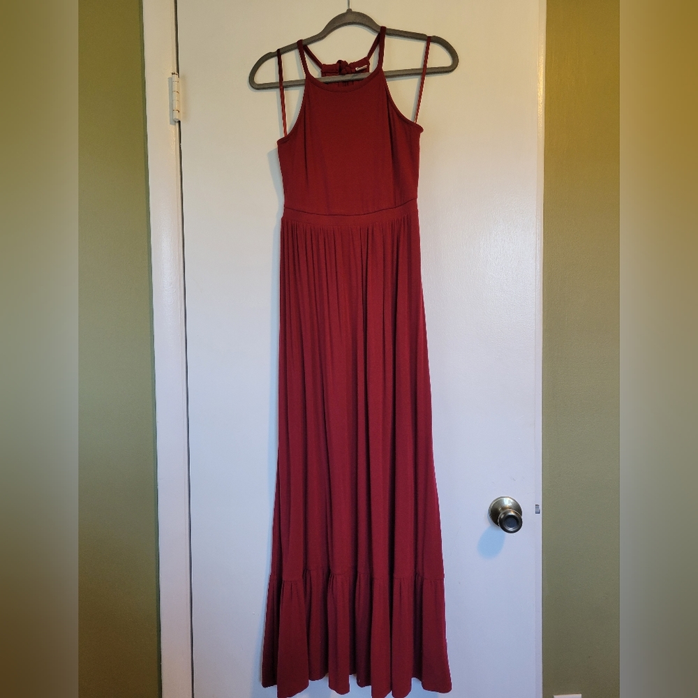 Old Navy Tiered Maxi Dress in Garnet